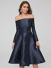 economico Abiti da cocktail-Abiti A-Line per occasioni speciali Abito elegante Ospite di matrimonio Festa di cocktail Lunghezza fino al ginocchio Maniche lunghe Off-Shoulder Seta con abiti plissettati