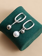 voordelige Damesoorbellen-chique asymmetrische creolen voor dames met parel- en metalen bolversieringen - modern en elegant, geschikt voor modieuze vrouwen om te dragen voor dagelijkse en avondgelegenheden