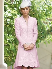 preiswerte Teelänge-Hülsen-/Säulen-Brautmutterkleid Elegantes Vintage Einfach V-Ausschnitt Tee-Länge Krepp Spitze Langarm mit Applikationen Midi Kleid 2025