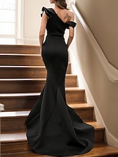 abordables NOIR-Robe de soirée Sirène  Trompette Élégante Robe Gala Cravate Noire Anniversaire Traîne de cour Manches courtes Une épaule Robe de demoiselle d&#039;honneur Satin d&#039;Italie Dos en échelle avec volants