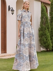 billige blomster-Jacquard Brokade Blomstrete Blå A-Linje Kveldsdrakt Elegant Kjole Formell Bryllup Gulvlengde Korte Ermer Skjortekrave Nylon med Splitt Lomme Bryllupsgjest Kjole
