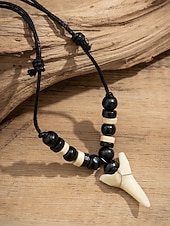economico Gioielli da uomo-Collana con ciondolo a forma di dente di squalo da uomo – gioiello da surfista con perline in stile tribale fatto a mano con cordino regolabile per spiaggia, vacanze e abbigliamento casual