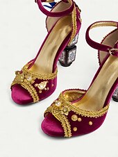 economico Scarpe vintage da donna-sandali da donna in velluto bordeaux con decorazioni dorate – sandali con cinturino alla caviglia in stile barocco con tacchi a blocco decorativi per eventi formali, feste in maschera e spettacoli teatrali