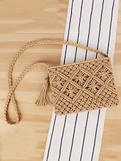olcso Keresztpántos táskák-női kézzel szőtt boho crossbody táska – vintage makramé válltáska bojttal tengerparti nyaraláshoz és hétköznapi ruhákhoz szín fekete fehér rózsaszín