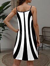 economico Abiti a Strisce e Geometrici-Per donna Mini Abito Abito a trapezio Abito Sottoveste Abito a spalle scoperte Vacanza Casual Uscire Spiaggia Vestibilità regolare Grafico Geometrico Senza Maniche Scollo a V Bianco - nero Estate