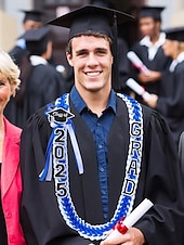 abordables Bufandas de mujer-Corona de graduación de la clase de 2025: collar de cinta trenzada con letras de graduación y dije de sombrero, regalo de recuerdo hecho a mano para la ceremonia de graduación de la escuela secundaria y la universidad.
