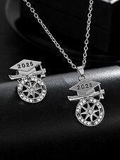 economico Collana da donna-Set di collana e spilla con bussola di laurea 2025 - gioielli in argento con ciondolo a forma di berretto e diploma, un regalo motivazionale per laureate, studentesse e laureandi