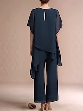 abordables Moins de 129,99 $-Ensemble de pantalon 2 pièces robe de mère de la mariée classique à col rond élégante en chiffon asymétrique à manches courtes avec une couleur unie