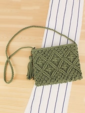 olcso Keresztpántos táskák-női kézzel szőtt boho crossbody táska – vintage makramé válltáska bojttal tengerparti nyaraláshoz és hétköznapi ruhákhoz szín fekete fehér rózsaszín