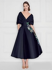 abordables Robes de cocktail-Robe cocktail A-Line bleue robe élégante formelle de mariage longueur cheville à manches courtes épaules dénudées en satin avec impression florale brodée poche