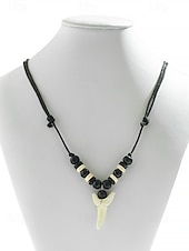 economico Gioielli da uomo-Collana con ciondolo a forma di dente di squalo da uomo – gioiello da surfista con perline in stile tribale fatto a mano con cordino regolabile per spiaggia, vacanze e abbigliamento casual