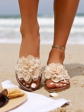 billige Kvinner-blomstersandaler for kvinner – flate strandsko i boho-stil med 3d-blomsterdesign for sommerferie og fritidsklær