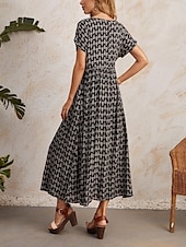 tanie Sukienka w paski i geometryczna-Damskie Sukienka maxi Sukienka A line Letnie sukienki Codzienny Codzienny Regularny Graficzny Geometryczny Krótki rękaw W serek Czarny Wino Czerwony Zielony Lato