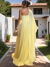 abordables Robes pour invitées de mariage-Robes de mariée Sirène  Trompette Une épaule Sans manches Longueur de sol en mousseline de soie Robes de mariée avec fleurs