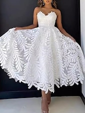 levne Koktejlové šaty-A-Line koktejl šaty Elegantní šaty pro svatební sprchu Bílé svatební šaty pro hosty Midi délka bez rukávů Sweetheart výstřih květinová krajka aplikace