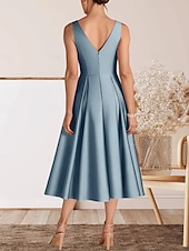 abordables Robes de cocktail-Robe cocktail A-Line élégante robe de retour à la maison cocktail party longueur thé sans manches col rond satin avec plis