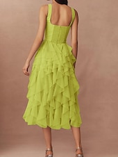 abordables Robes de cocktail-Robe Cocktail Verte A-Line Robe Corset Semi-Formelle Mariage Midi Sans Manches Col Carré Chiffon avec Volants