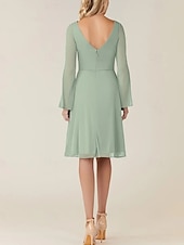 baratos Vestidos para Madrinhas-Vestido de dama de honra em corte A, decote em V, manga longa, elegante, comprimento até o joelho, chiffon com pregas / franzido 2025