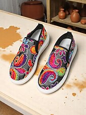billige Sneakers til kvinner-Broderte slip-on sneakers til dame – fargerikt paisley-design med komfortabel såle, ideell for hverdagsbruk og trendy antrekk