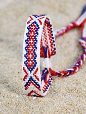 abordables Pulsera de mujer-Pulsera de la amistad trenzada con borlas hecha a mano en Nepal para mujer, pulsera de la amistad con patrón étnico colorido, estilo bohemio, adecuada para uso casual, playa y al aire libre.