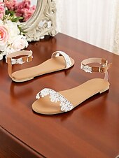 preiswerte Lässig-Weiße Damen-Sandalen mit Knöchelriemen aus Spitze und Blumendetails – offene Brautschuhe mit niedrigem Absatz für eine Hochzeit im Garten oder am Strand