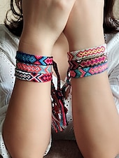 abordables Pulsera de mujer-Pulsera de la amistad trenzada con borlas hecha a mano en Nepal para mujer, pulsera de la amistad con patrón étnico colorido, estilo bohemio, adecuada para uso casual, playa y al aire libre.