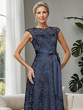 abordables Longueur du plancher-Robe Mère de la Mariée A-Line Bleu Ciel Élégante Invité de Mariage Simple Luxueuse Col Bateau Longueur de Sol Satin Ceinture Dentelle Sans Manches