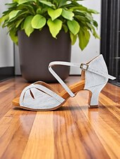 abordables Chaussures de danses latines-Chaussures de danse en satin argenté pour femmes avec talon chaton bas et bride croisée - chaussures de danse élégantes pour les danses de salon et latines