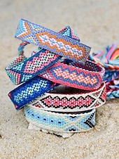 abordables Pulsera de mujer-Pulsera de la amistad trenzada con borlas hecha a mano en Nepal para mujer, pulsera de la amistad con patrón étnico colorido, estilo bohemio, adecuada para uso casual, playa y al aire libre.