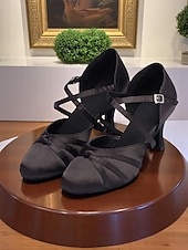 abordables Chaussures de danses latines-Chaussures de danse de salon croisées en satin noir pour femmes - Talons mi-hauts classiques pour danseuses professionnelles et danseuses sociales