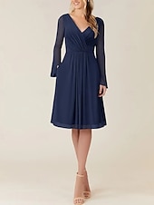 baratos Vestidos para Madrinhas-Vestido de dama de honra em corte A, decote em V, manga longa, elegante, comprimento até o joelho, chiffon com pregas / franzido 2025