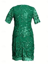 baratos Comprimento do chá-Vestido Plus Size Mãe da Noiva Vestido Curves Elegante Decote Cano Comprimento do Chá Renda Manga Curta com Cor Sólida