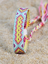 abordables Pulsera de mujer-Pulsera de la amistad trenzada con borlas hecha a mano en Nepal para mujer, pulsera de la amistad con patrón étnico colorido, estilo bohemio, adecuada para uso casual, playa y al aire libre.