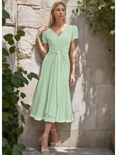 abordables Longueur du thé-Ligne A Robe de Mère de Mariée  Élégant Simple Minimaliste Col en V Longueur thé Chiffon Manche Courte avec Plis Froncé 2025