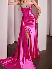 preiswerte Ballkleid-Perlenbesetztes Satin Kleid Meerjungfrau  Trompete Abschlussballkleider Elegantes Kleid Formell Semi-Formell Hochzeit Sweep  Brush Train Ärmellos Herzkristall-Ausschnitt Satin mit Glitter Raffung