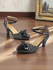 halpa 1950-luvun retrotyyli-Naisten tummansiniset pilkulliset 1950-luvun vintage-nilkkaremmillä varustetut korkokengät, joissa musta rusetti ja retrokorko, pin-up-tyyliin, teekutsuille ja erityistilaisuuksiin