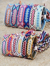 abordables Pulsera de mujer-Pulsera de la amistad trenzada con borlas hecha a mano en Nepal para mujer, pulsera de la amistad con patrón étnico colorido, estilo bohemio, adecuada para uso casual, playa y al aire libre.