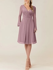 baratos Vestidos para Madrinhas-Vestido de dama de honra em corte A, decote em V, manga longa, elegante, comprimento até o joelho, chiffon com pregas / franzido 2025