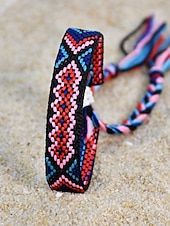 abordables Pulsera de mujer-Pulsera de la amistad trenzada con borlas hecha a mano en Nepal para mujer, pulsera de la amistad con patrón étnico colorido, estilo bohemio, adecuada para uso casual, playa y al aire libre.