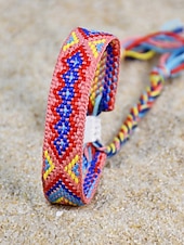 abordables Pulsera de mujer-Pulsera de la amistad trenzada con borlas hecha a mano en Nepal para mujer, pulsera de la amistad con patrón étnico colorido, estilo bohemio, adecuada para uso casual, playa y al aire libre.