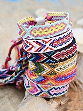 abordables Pulsera de mujer-Pulsera de la amistad trenzada con borlas hecha a mano en Nepal para mujer, pulsera de la amistad con patrón étnico colorido, estilo bohemio, adecuada para uso casual, playa y al aire libre.