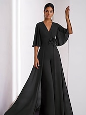 levne Šaty na ples-Overal pro matku nevěsty Šaty pro svatební hosty Elegantní vintage V výstřih podlahové délky chiffon s krátkým rukávem s nařasenými volánky