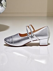 preiswerte Lateinamerikanische Schuhe-Damen-Tanzschuhe mit goldener Glitzerspitze und Doppelriemen – professionelle Standard-Latein-Tanzschuhe mit niedrigem Absatz für Auftritte und Tanzkurse