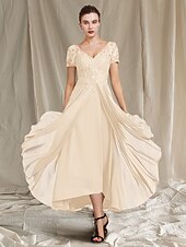 preiswerte Bodenlänge-A-Linie Mutter der Braut Kleid Hochzeitsgast Eleganter Plus-Size Hoch-Tief V-Ausschnitt Tee-Länge Chiffon Spitze Kurzarm mit Faltenapplikationen 2025 freie Maßanfertigung