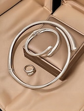 economico Collana da donna-Set di collana, bracciale e anello in argento e oro da donna, gioielli dal design semplice e aperto per donne alla moda, adatti per feste, ufficio e look quotidiani eleganti.