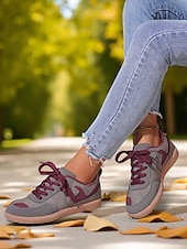 economico Sneakers da donna-Sneakers da donna verdi con lacci: scarpe casual ispirate al retrò con dettagli a contrasto bianchi per passeggiate, scuola e commissioni quotidiane
