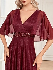 abordables Semi-formel / Cocktail-Robe de quinceanera A-Line élégante robe formelle de mariage longueur sol manches courtes col en V en satin avec plis