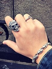 abordables Bijoux pour hommes-Bague gothique crâne pour homme avec cristaux rouges, matériau en alliage, design vintage pour fêtes d&#039;Halloween, style punk et occasion rétro