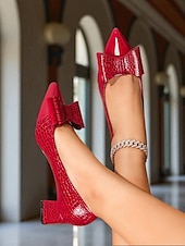 preiswerte 1950er Jahre-Damen-Pumps aus Lackleder im Vintage-Stil mit Krokodilprägung – braune Pumps mit spitzer Spitze, übergroßer Schleife und Blockabsatz fürs Büro, Teepartys und Outfits im Stil der 50er Jahre