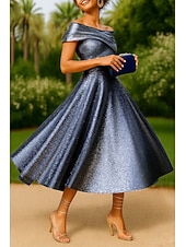 economico Abiti da cocktail-Abiti Cocktail A-Line Jacquard Oro Scintillante Abito Elegante Matrimonio Formale Lunghezza Tè Lunghezza Midi Senza Maniche Spalle Scoperte con Pieghe